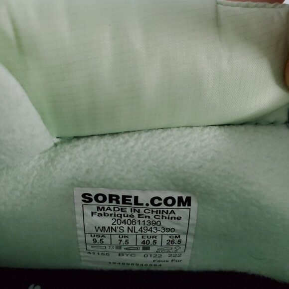 NWT Sorel Out N About III Puffy Zip-Up Ankle Boots - Picture 3 of 11